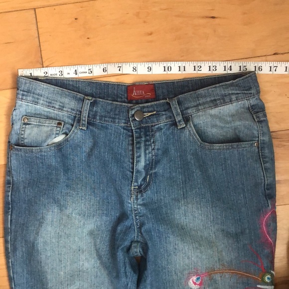 Azita embroidered cropped jean size 6. - Picture 7 of 11